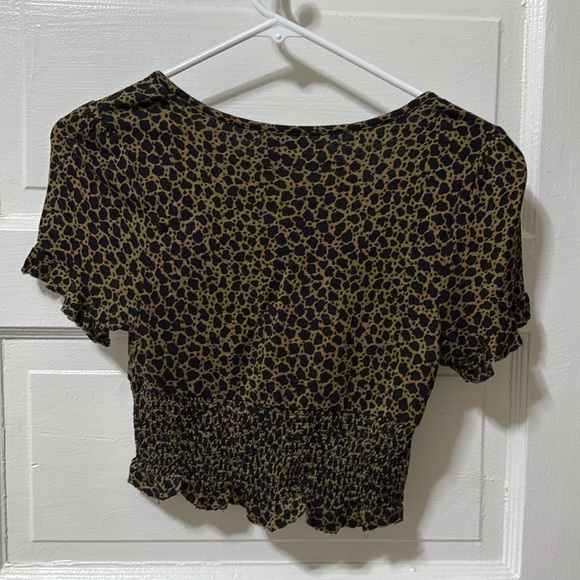 urban outfitters short sleeve cropped animal print top - Picture 5 of 5